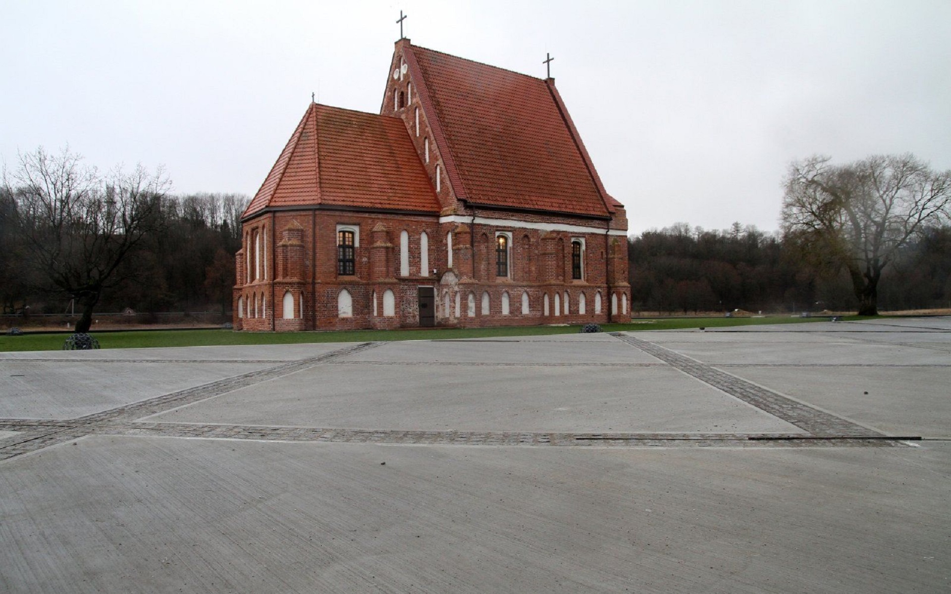 Zapyškio Šv. Jono Krikštytojo bažnyčios lauko aikštės betonavimo darbai TATOMA